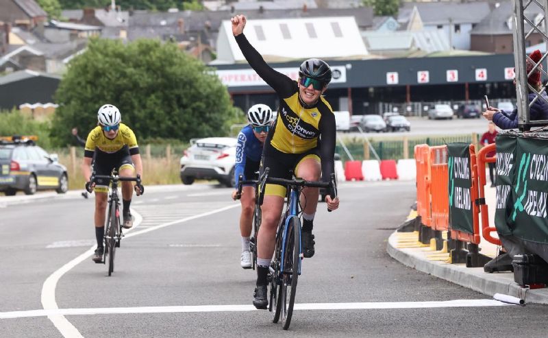 FERRITY AND CREIGHTON WIN JUNIOR ROAD RACE TITLES WITH POWERFUL UPHILL SPRINTS 