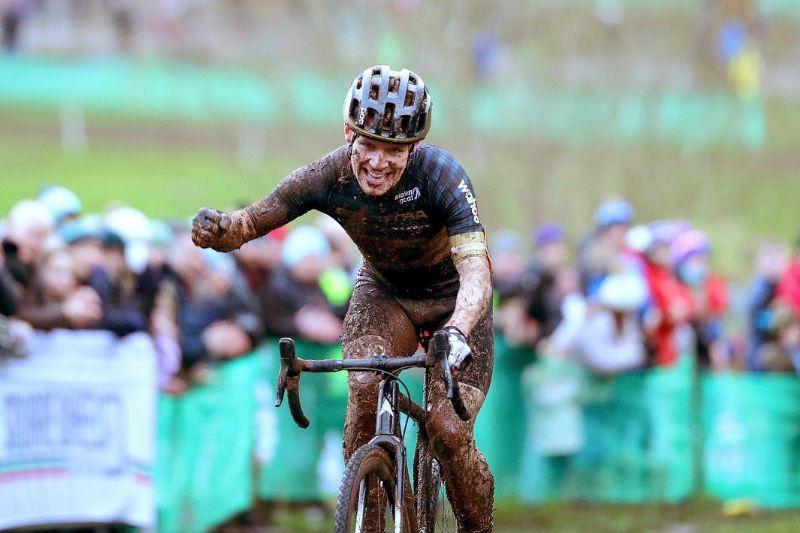Maria Larkin and Chris McGlinchey crowned Cyclocross Champions